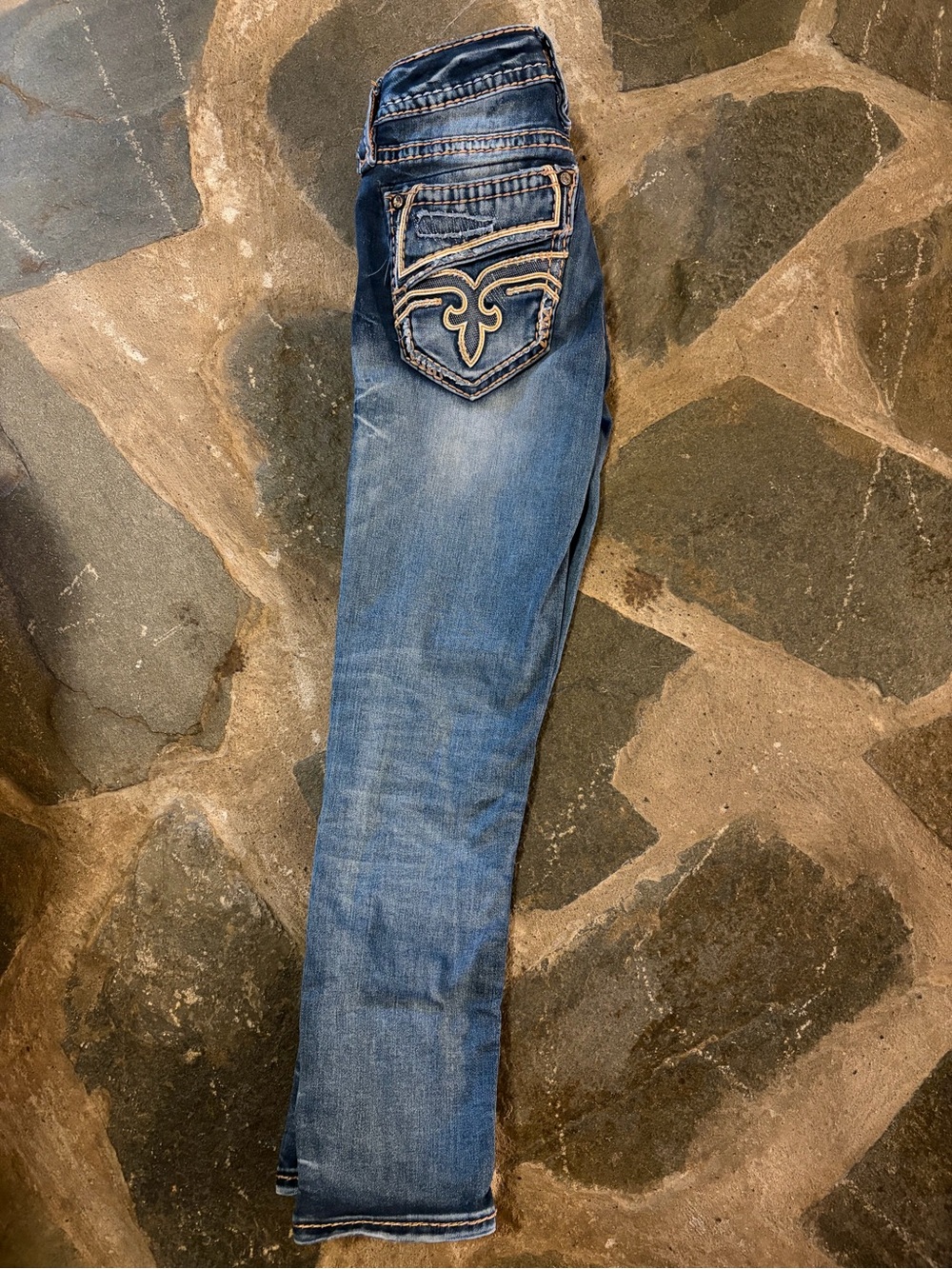 Women’s Blue Embroidered Pocket Jeans Rock Revival -cropped